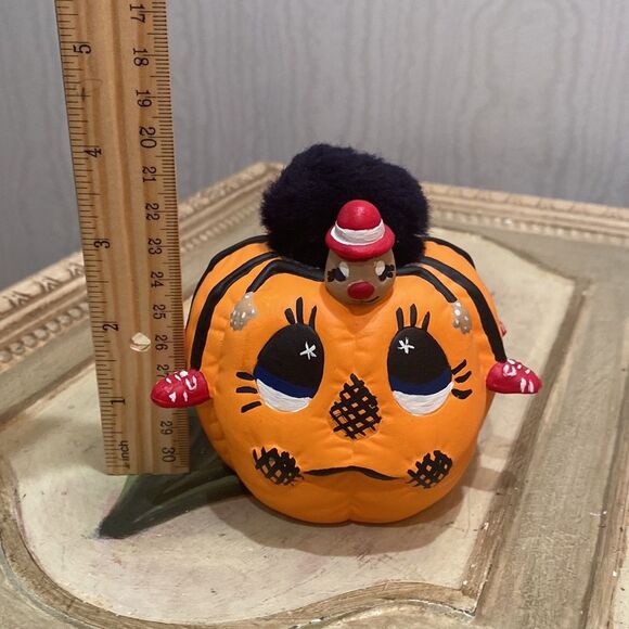 Vintage 1986 Hand Painted Jack-O’Lantern with Pom Pom Spider Friend in Sneakers - Picture 7 of 10